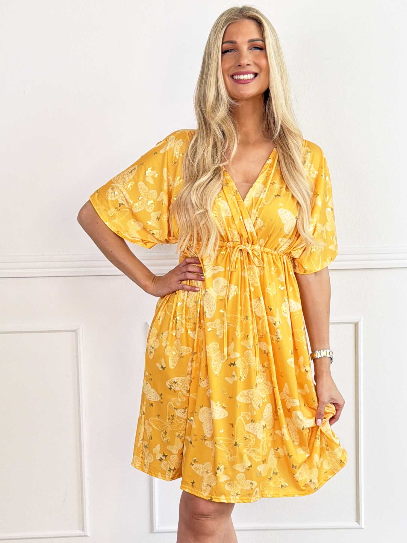 Nicolina Butterfly Short - Elastik kjole med sommerfugleprint og snøre under brystet